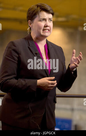 I risultati di Edimburgo di elettori sono contati nel Meadowbank Stadium per il 2017 elezione generale. Dotato di: Ruth Davidson dove: Edimburgo, Regno Unito quando: 08 giu 2017 Credit: Euan ciliegio/WENN.com Foto Stock