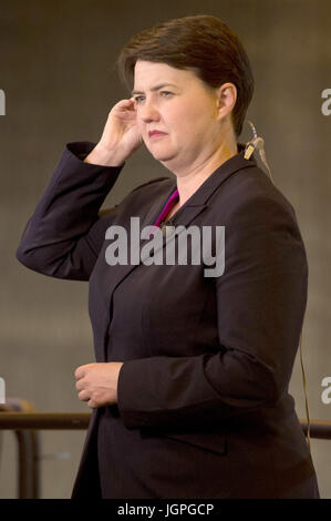 I risultati di Edimburgo di elettori sono contati nel Meadowbank Stadium per il 2017 elezione generale. Dotato di: Ruth Davidson dove: Edimburgo, Regno Unito quando: 08 giu 2017 Credit: Euan ciliegio/WENN.com Foto Stock