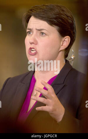 I risultati di Edimburgo di elettori sono contati nel Meadowbank Stadium per il 2017 elezione generale. Dotato di: Ruth Davidson dove: Edimburgo, Regno Unito quando: 08 giu 2017 Credit: Euan ciliegio/WENN.com Foto Stock