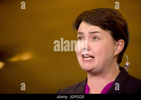 I risultati di Edimburgo di elettori sono contati nel Meadowbank Stadium per il 2017 elezione generale. Dotato di: Ruth Davidson dove: Edimburgo, Regno Unito quando: 08 giu 2017 Credit: Euan ciliegio/WENN.com Foto Stock