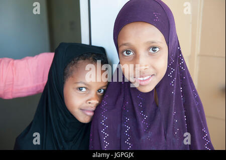 Un musulmano, dei rifugiati somali famiglia nella loro nuova casa a Portland, Oregon Foto Stock