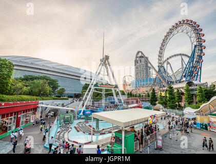 Attrazioni della città di Tokyo Dome un parco divertimenti situato vicino al Tokyo Dome a Bunkyō, Tokyo, Giappone Foto Stock