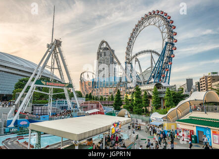 Attrazioni della città di Tokyo Dome un parco divertimenti situato vicino al Tokyo Dome a Bunkyō, Tokyo, Giappone Foto Stock