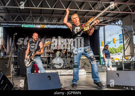 Il leggendario gruppo rock punk rock D.O.A il Khatsahlano Street Party, Kitsilano, Vancouver, British Columbia, Canada. Foto Stock