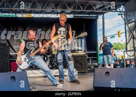 La leggendaria punk rock band D.O.A è risorto e rocce il Festival Khatsahlano, Kitsilano, Vancouver, British Columbia, Canada. Foto Stock