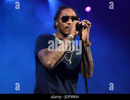 Milwaukee, Wisconsin, Stati Uniti d'America. 8 Luglio, 2017. Il rapper futuro suona dal vivo presso Henry Maier Festival Park durante il Summerfest di Milwaukee, nel Wisconsin. Ricky Bassman/Cal Sport Media/Alamy Live News Foto Stock