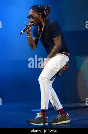 Milwaukee, Wisconsin, Stati Uniti d'America. 8 Luglio, 2017. Il rapper futuro suona dal vivo presso Henry Maier Festival Park durante il Summerfest di Milwaukee, nel Wisconsin. Ricky Bassman/Cal Sport Media/Alamy Live News Foto Stock