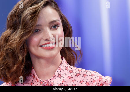 Tokyo, Giappone. 10 lug 2017. Australian supermodel Miranda Kerr partecipa ad un evento di presentazione di nuovi prodotti per il giapponese Miso Marukome marca il 10 luglio 2017, Tokyo, Giappone. Kerr parteciperà ad una serie di eventi di cottura per promuovere Marukome, chi sarà la presentazione di nuovi prodotti creati in collaborazione con lei. Credito: Rodrigo Reyes Marin/AFLO/Alamy Live News Foto Stock