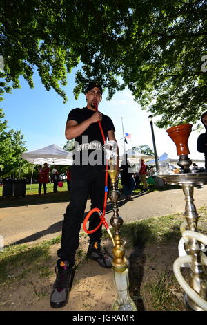 Brooklyn, Stati Uniti. 09 Luglio, 2017. La Quindicesima Arab-American Festival ha avuto luogo a Bay Ridge, Brooklyn, disegno insieme a diverse centinaia di famiglie per godersi musica, danza & Middle Eastern alimenti. Credito: Andy Katz/Pacific Press/Alamy Live News Foto Stock