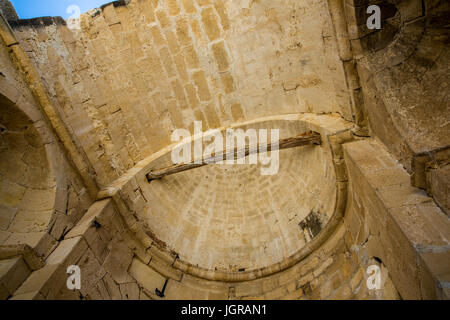 Monastero (convento) nella valle di Messara a Creta in Grecia. Messara - è la più vasta pianura a Creta Foto Stock