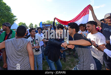 Brooklyn, Stati Uniti. 09 Luglio, 2017. La Quindicesima Arab-American Festival ha avuto luogo a Bay Ridge, Brooklyn, disegno insieme a diverse centinaia di famiglie per godersi musica, danza & Middle Eastern alimenti. Credito: Andy Katz/Pacific Press/Alamy Live News Foto Stock