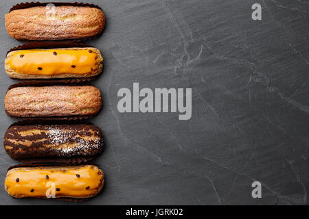 Eclairs francese per la Festa di halloween Foto Stock