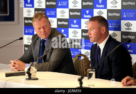 Nuova firma di Everton Wayne Rooney e manager Ronald Koeman durante la conferenza stampa al Goodison Park di Liverpool. Foto Stock