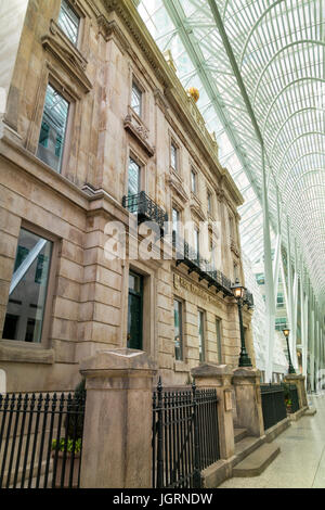 La luce drammatica interno riempito di Brookfield posto un ufficio e un centro business progettato dall'architetto spagnolo Santiago Calatrava a Toronto Foto Stock