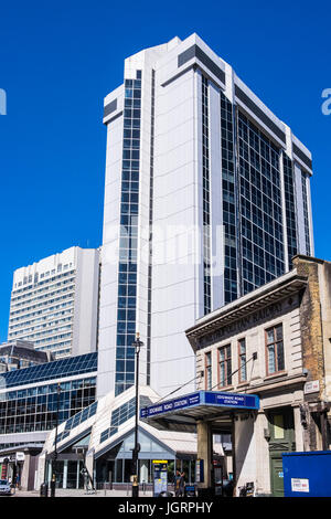 Capital House Edificio per uffici con Edgware Road station, City of Westminster, Londra, Inghilterra, Regno Unito Foto Stock