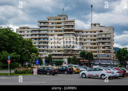 Tipico appartamento isolato dal periodo Ceausescu in Alba Iulia città situata sul fiume Mures nella contea di Alba, Transilvania, Romania Foto Stock