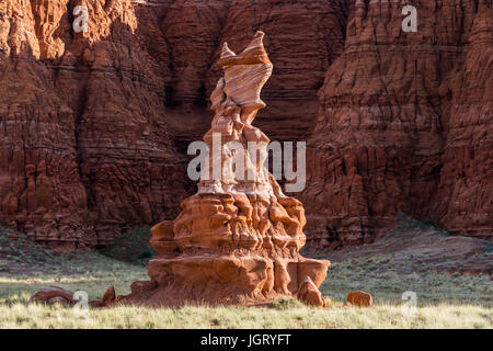 La Hopi Clown. Moenave arenaria, relativamente morbido strato di arenaria che si presta bene a essere scolpito da erosione. In Arizona, Stati Uniti d'America Foto Stock