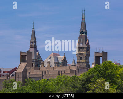 WASHINGTON, DC, Stati Uniti d'America - guglie di Healy Hall, Georgetown University. Foto Stock