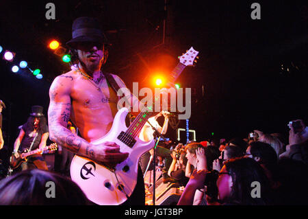 Dave Navarro Camp Freddy esecuzione Roxy West Hollywood. Foto Stock