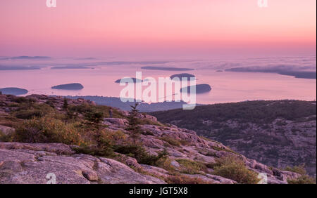 Mola collo di sunrise, Schoodic Peninsula, Parco Nazionale di Acadia, vicino a Bar Harbor, Maine Foto Stock