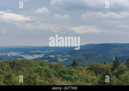 Vista panoramica dal Hermannsdenkmal alla foresta di Teutoburgo nei pressi di Detmold, Renania settentrionale-Vestfalia. Foto Stock