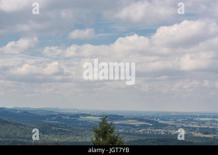 Vista panoramica dal Hermannsdenkmal alla foresta di Teutoburgo nei pressi di Detmold, Renania settentrionale-Vestfalia. Foto Stock