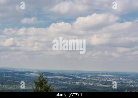 Vista panoramica dal Hermannsdenkmal alla foresta di Teutoburgo nei pressi di Detmold, Renania settentrionale-Vestfalia. Foto Stock