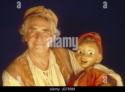 Le avventure di Pinocchio Anno : 1996 UK / USA / Francia Direttore : Steve Barron Martin Landau . È vietato riprodurre la fotografia al di fuori del contesto della promozione del film. Esso deve essere accreditato al Film Company e/o il fotografo assegnato da o autorizzati da/ammessi sul set del Film Company. Limitato a uso editoriale. Foto12 non concede diritti di pubblicità delle persone rappresentate. Foto Stock