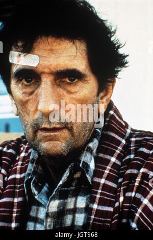 Twin peaks: fuoco cammina con me Anno : 1992 USA Director : David Lynch Harry Dean Stanton. È vietato riprodurre la fotografia al di fuori del contesto della promozione del film. Esso deve essere accreditato al Film Company e/o il fotografo assegnato da o autorizzati da/ammessi sul set del Film Company. Limitato a uso editoriale. Foto12 non concede diritti di pubblicità delle persone rappresentate. Foto Stock