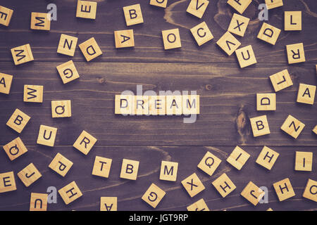 Sogno di parola del blocco di legno sul tavolo per la concezione di business. Foto Stock