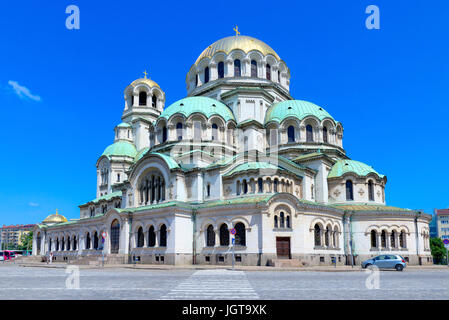 Bella vista della Cattedrale Alexander Nevsky a Sofia la capitale della Bulgaria Foto Stock