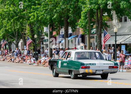 Vintage anni sessanta NY Polizia di Stato auto in annuale di Southampton Quarta di luglio sfilata in Southampton, Ny Foto Stock