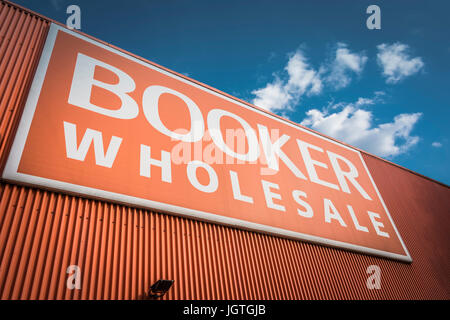 Booker magazzino all'ingrosso esterno in Battersea, Londra, Regno Unito Foto Stock