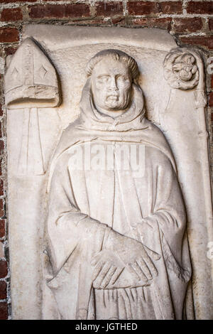 Tombston nella basilica di Sant'Ambrogio, Milano, Italia Foto Stock