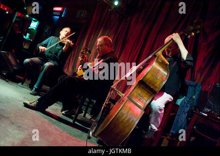 Jam session al jazz club Tygmont a Varsavia, Polonia Foto Stock