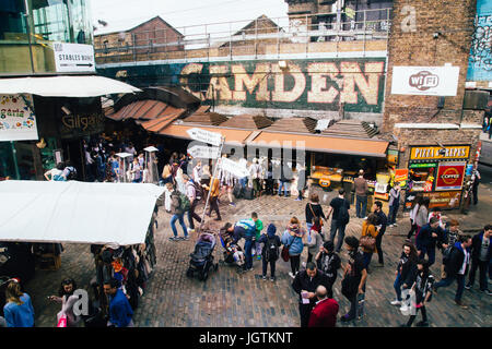 Regno Unito Londra - 08 Aprile 2015: il mercato di Camden a Londra, Inghilterra. Camden è il quarto più famosa attrazione turistica di Londra. Foto Stock