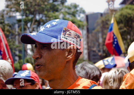 Oppositors dimostranti al governo di Nicolás Maduro ha incontrato in chacaíto, a est di Caracas, per cento giorni di proteste. Foto Stock