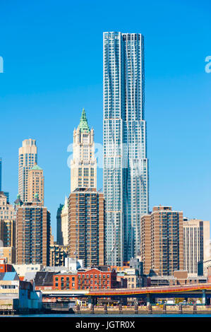 Nuovo Beekman Tower progettata da Frank Gehry sull isola di Manhattan a New York City USA Foto Stock