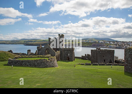 Vista di edifici al castello di pelatura sull' isola di man. Foto Stock