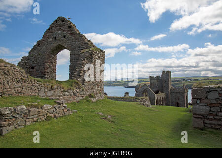 Vista di edifici al castello di pelatura sull' isola di man. Foto Stock