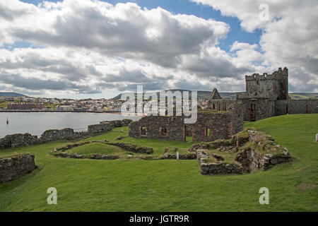 Vista di edifici al castello di pelatura sull' isola di man. Foto Stock