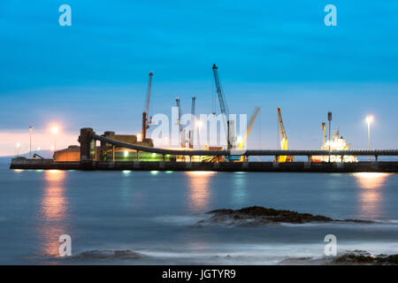 Vista notturna del porto di Antofagasta in Cile settentrionale Foto Stock