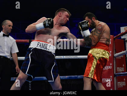 Sabato 8 Luglio 2017: Pugilato, Braehead Arena di Glasgow, Scozia. Haddingtons Iain Trotter sconfigge Borislav Zankov Foto Stock