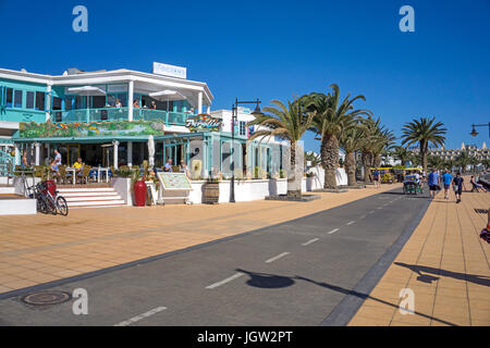 Passeggiata e cycleway a Playa Matagorda, Puerto del Carmen, Lanzarote, Isole canarie, Spagna, Europa Foto Stock