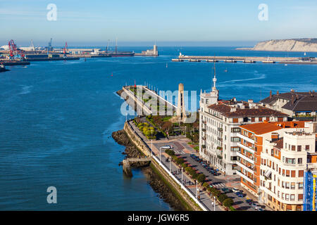 El Abra bay e Getxo Pier e il lungomare. Paese basco, il nord della Spagna Foto Stock