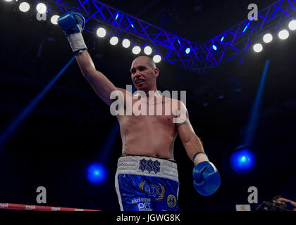 Sabato 8 Luglio 2017: Pugilato, Braehead Arena di Glasgow, Scozia. Boxing - Edinburgh boxer Stephen Simmons sconfigge Lukasz Rusiewicz nella divisione Cruiserwight Foto Stock