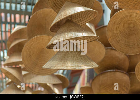 Cappello di paglia o conica cappelli vietnamita in Vietnam. Foto Stock