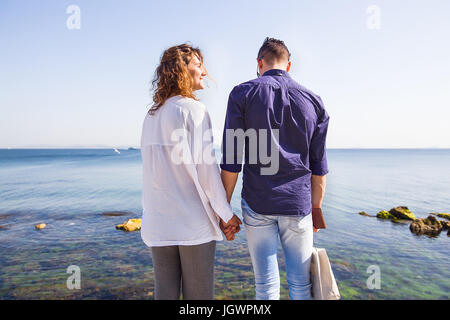 Coppia in vacanza in riva al mare, Istanbul, Turchia, Asia Foto Stock