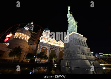 Il New York New York hotel in Las Vegas di Notte Foto Stock