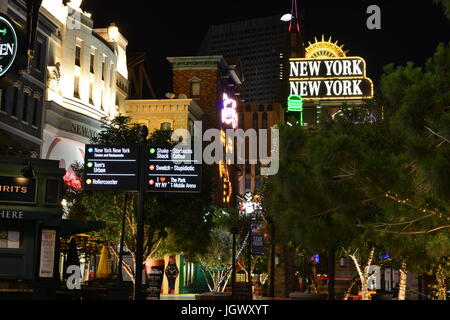 Il New York New York hotel in Las Vegas di Notte Foto Stock